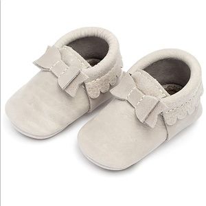 Freshly Picked Rubber Mini Sole Bow Moccasins